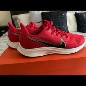 NIKE WOMEN 8.5 RUNNING SHOES RED NEW
